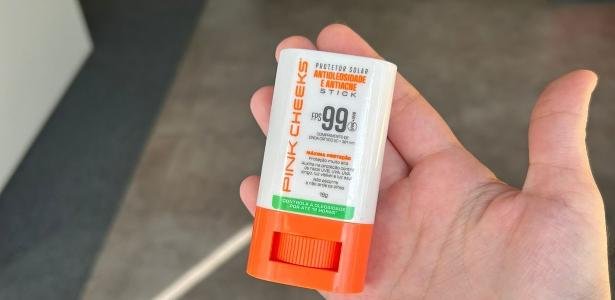 Protetor solar Pink Cheeks em stick controla oleosidade - Imagem do artigo