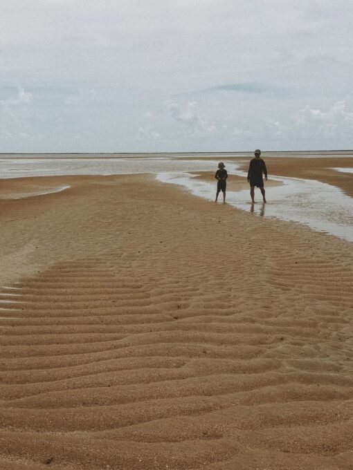 Monica Benini foge do Carnaval ao lado de Junior Lima e filhos - Imagem do artigo original