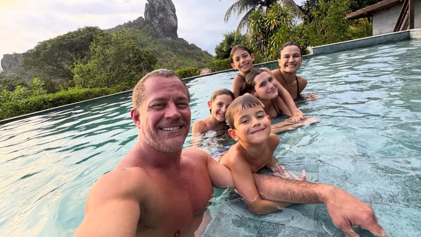 Kyra Gracie curte Fernando de Noronha com família - Imagem do artigo
