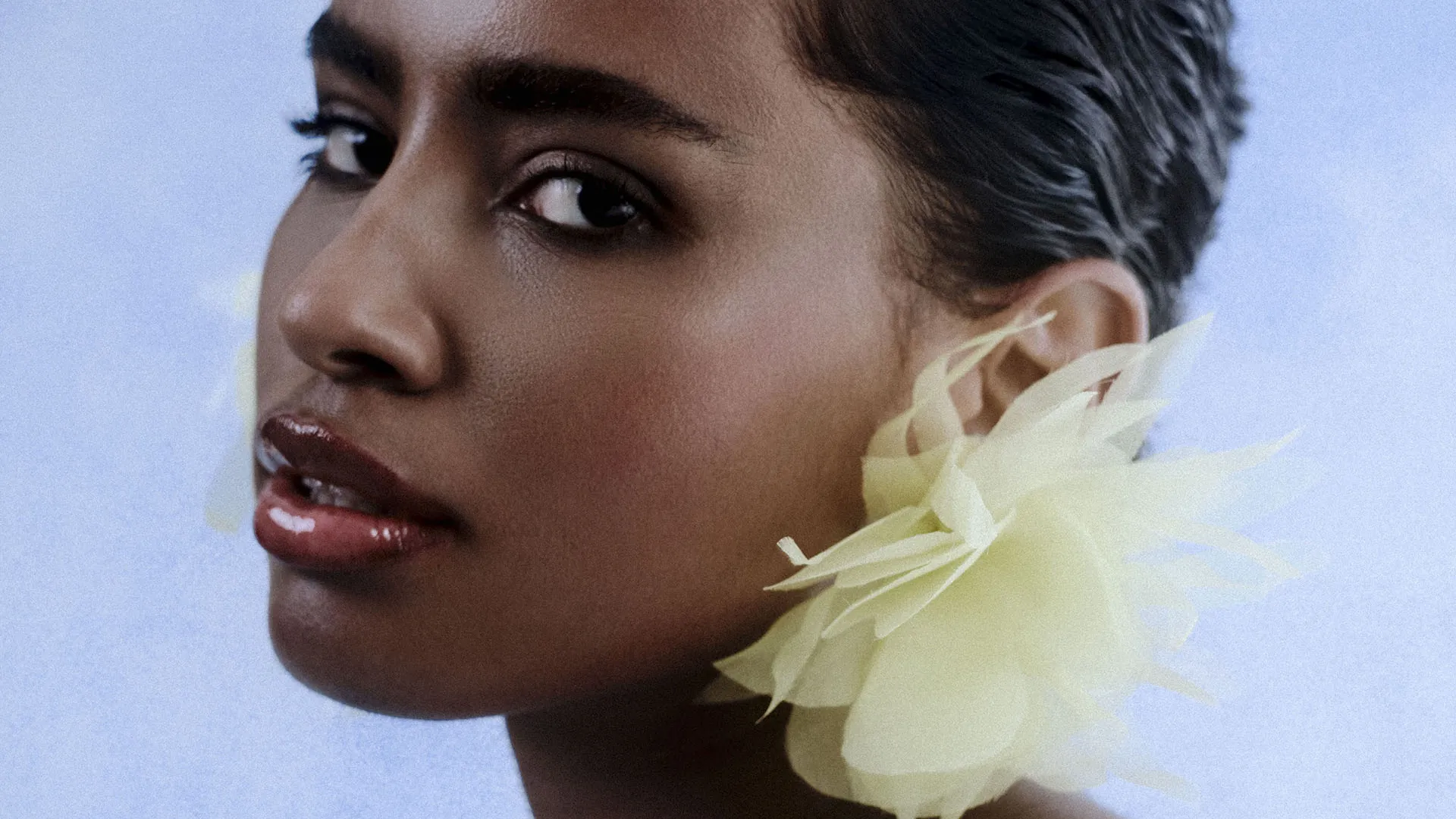 Gabz assume cabelo natural e exalta autoestima com afeto - Imagem do artigo