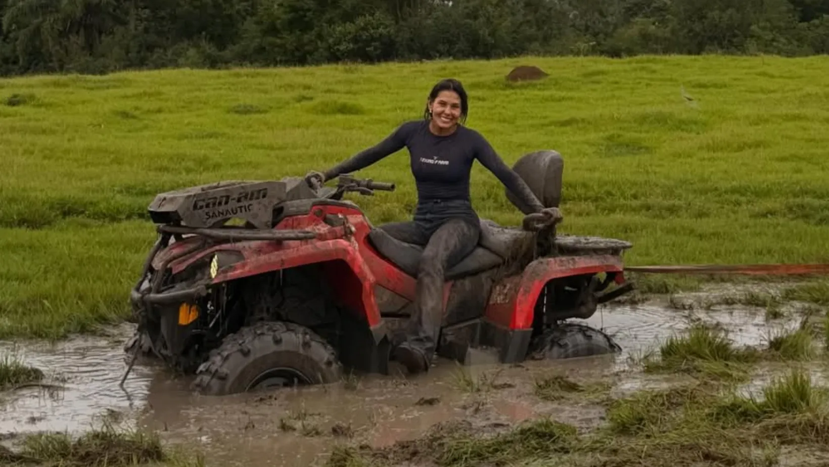 Ana Castela atolada diverte fãs com passeio de buggy - Imagem do artigo