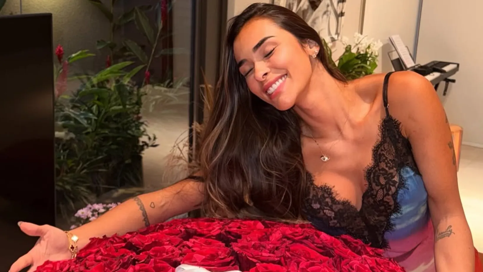 Tainá Militão exibe presentes de Éder Militão no Dia da Mulher - Imagem do artigo