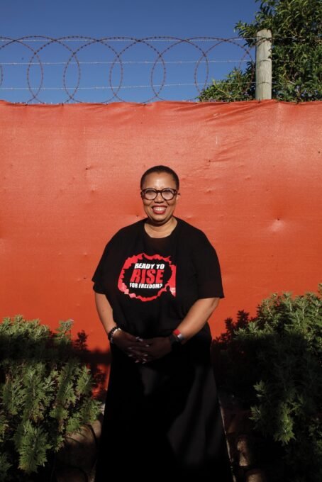 Charlize Theron apoia mulheres sul-africanas com CTAOP - Imagem do artigo original