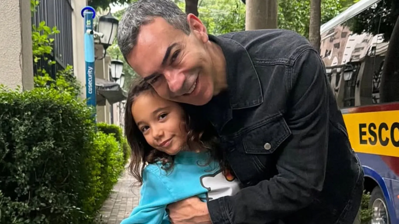 César Tralli se despede da filha antes de viajar - Imagem do artigo