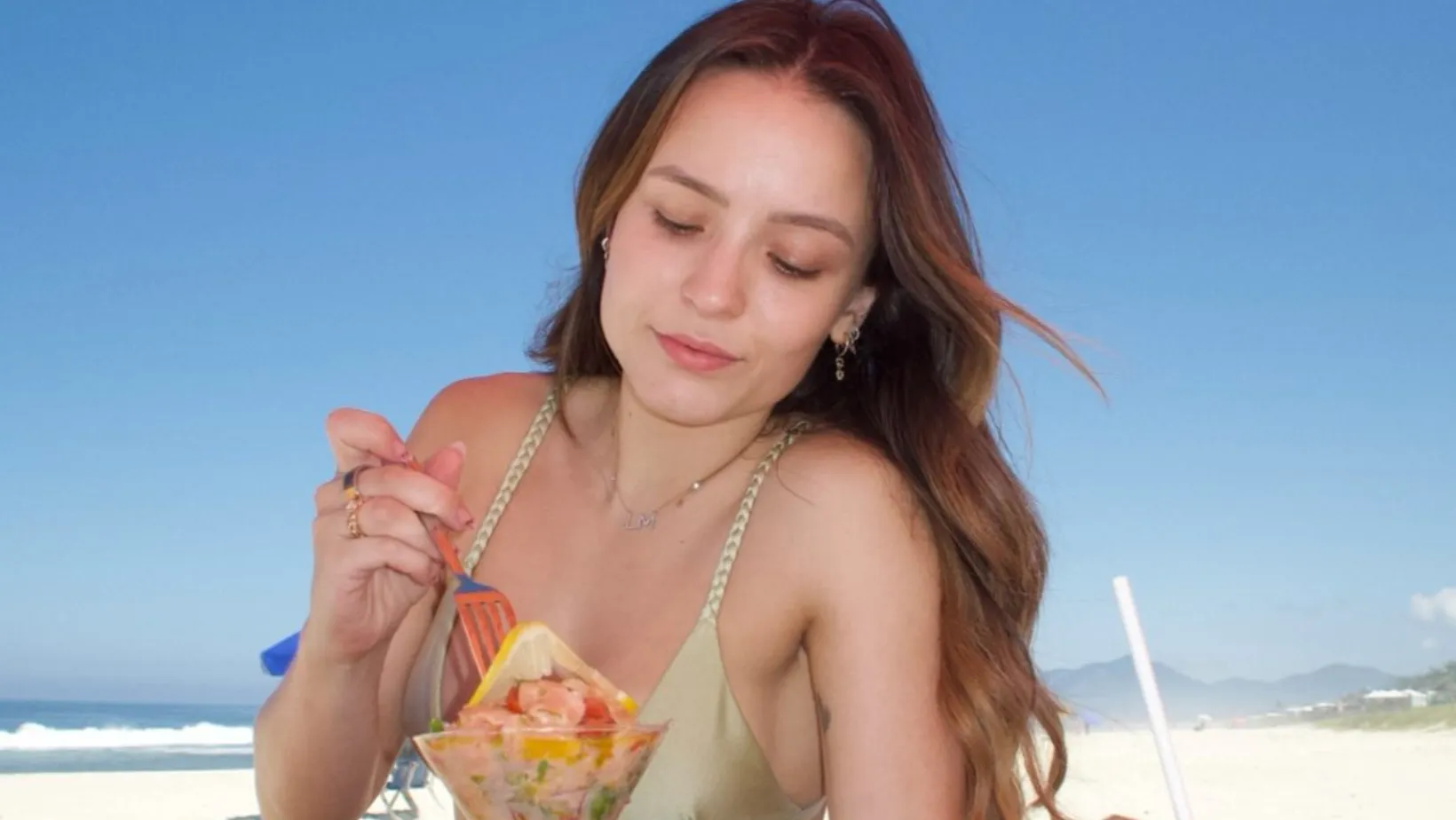 Larissa Manoela curte dia de sol no litoral do Rio - Imagem do artigo