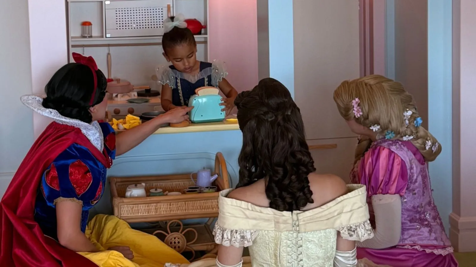 Mavie, filha de Neymar, recebe princesas da Disney em casa - Imagem do artigo