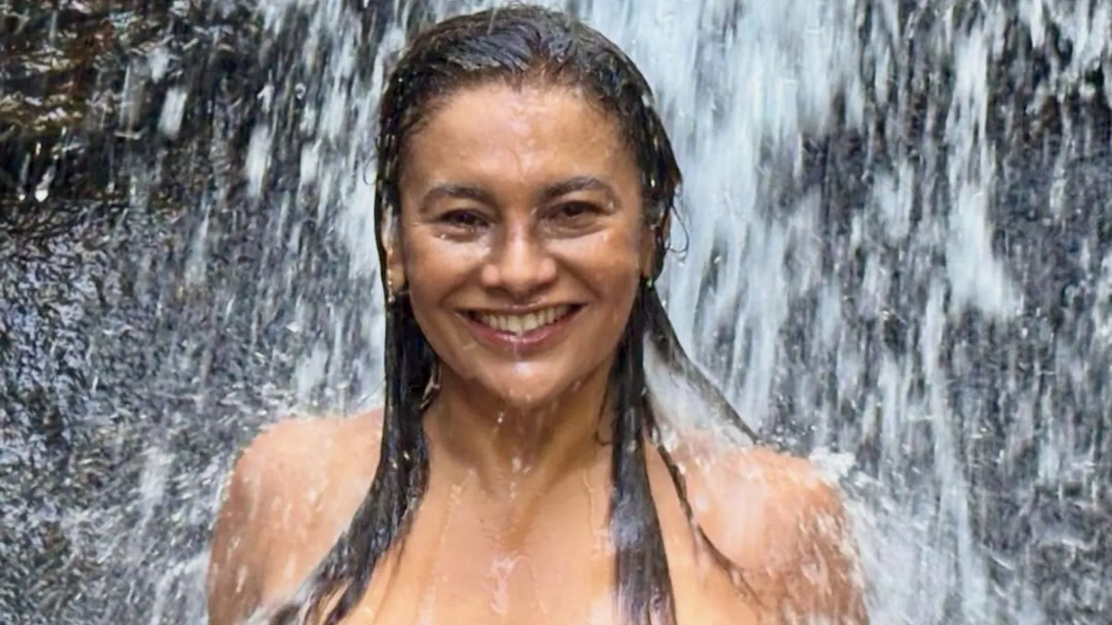 Dira Paes curte cachoeira e encanta seguidores - Imagem do artigo