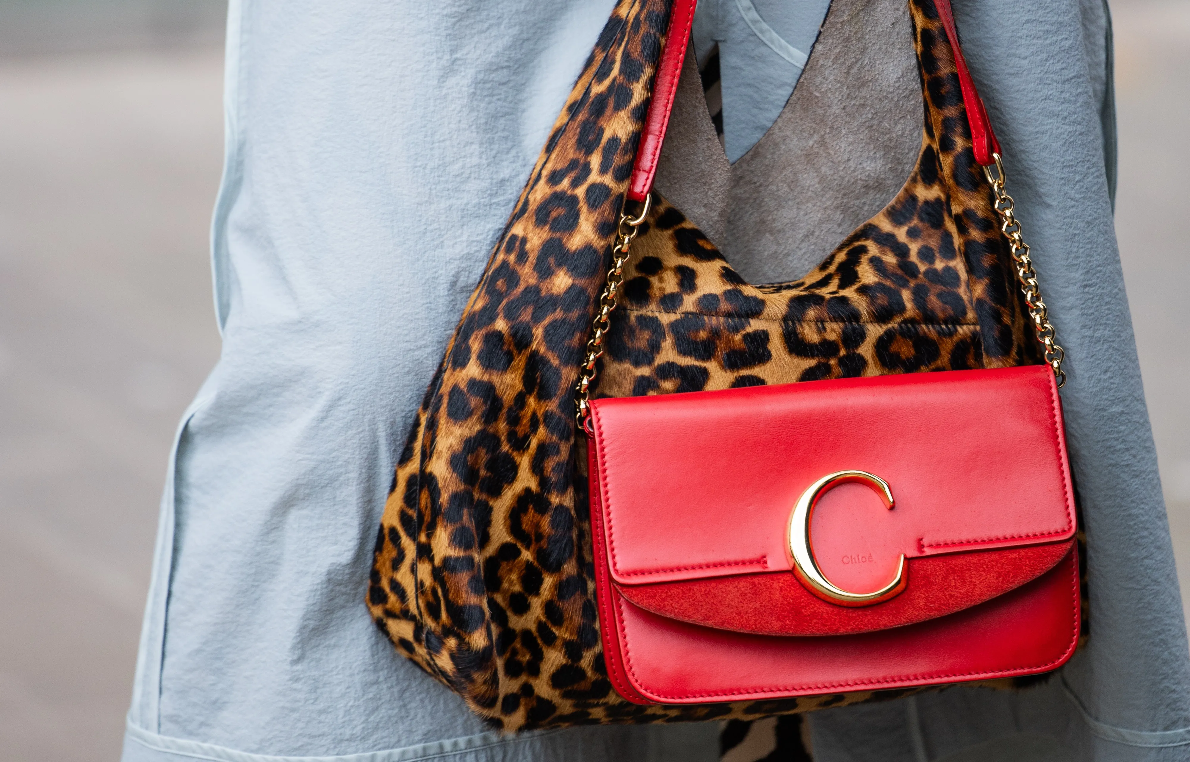 Duas bolsas no mesmo look: veja dicas para combinar - Imagem do artigo