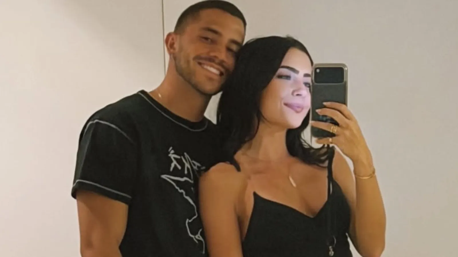 Jade Picon e André Lamoglia exibem look combinado em selfie - Imagem do artigo