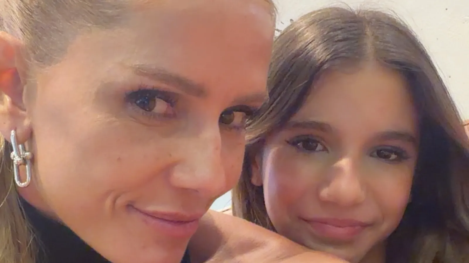 Deborah Secco e filha têm ‘date’ especial: amor maior - Imagem do artigo