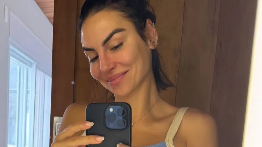 Mel Fronckowiak exibe cabelo curto após cortar fios longos - Imagem do artigo