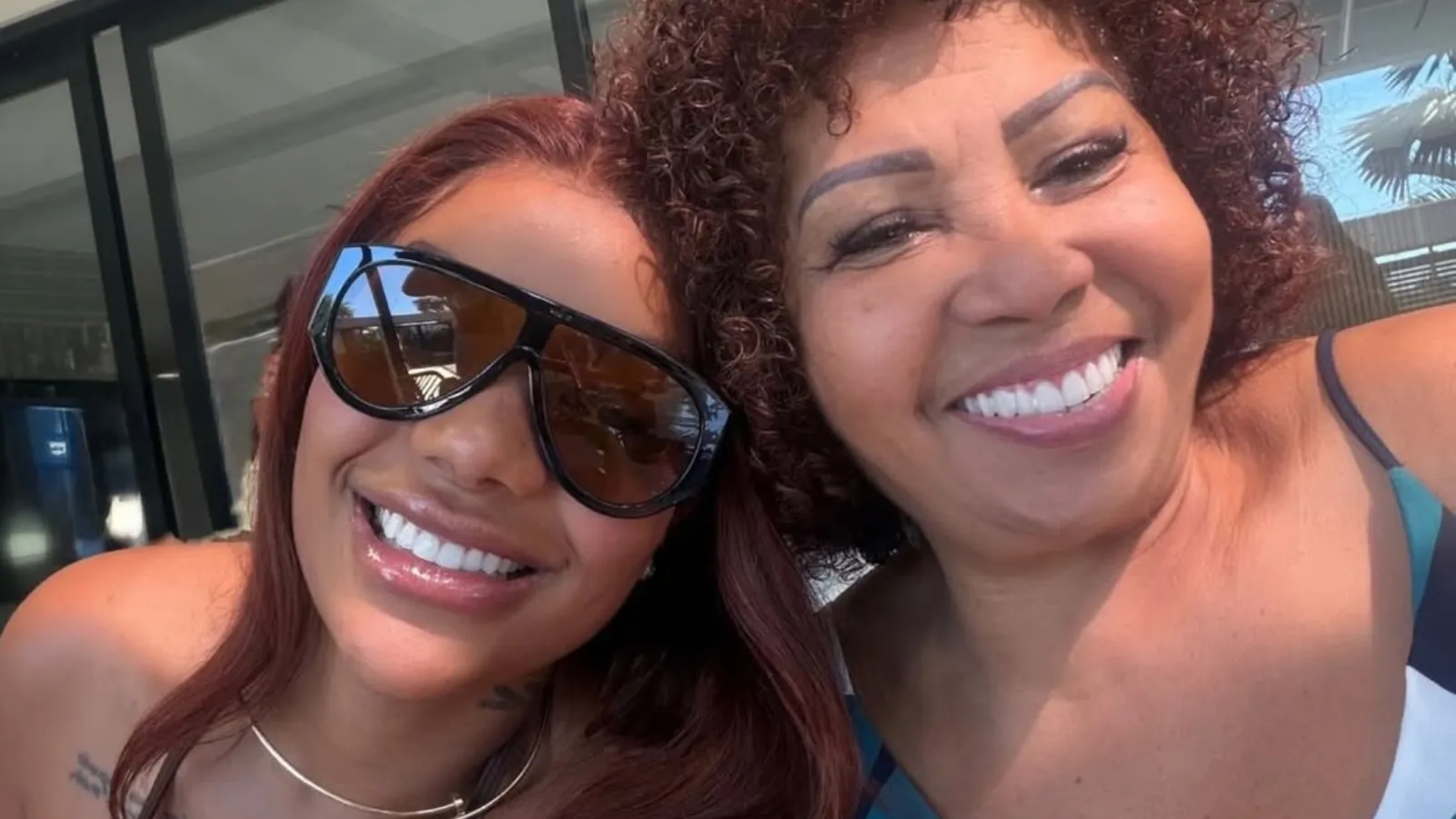 Ludmilla e avó posam juntas em clique raro e emocionante - Imagem do artigo