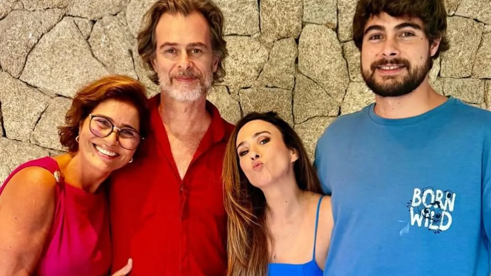 Tata Werneck posa com sogros e brinca sobre semelhança - Imagem do artigo