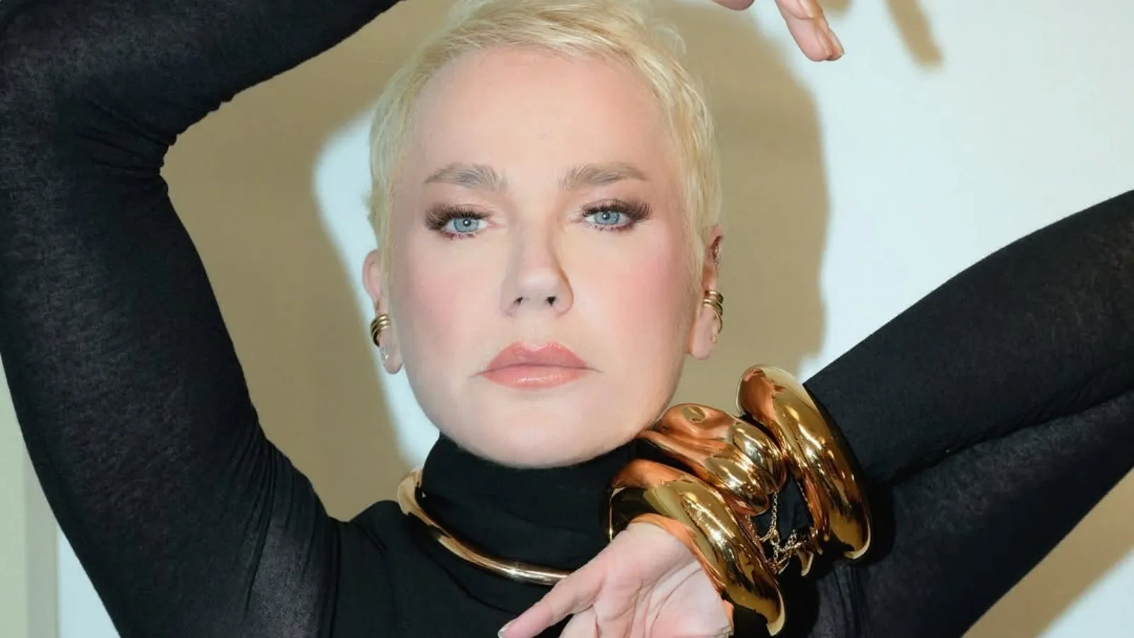 Xuxa mensagens subliminares: cantora nega e diz que são de amor - Imagem do artigo