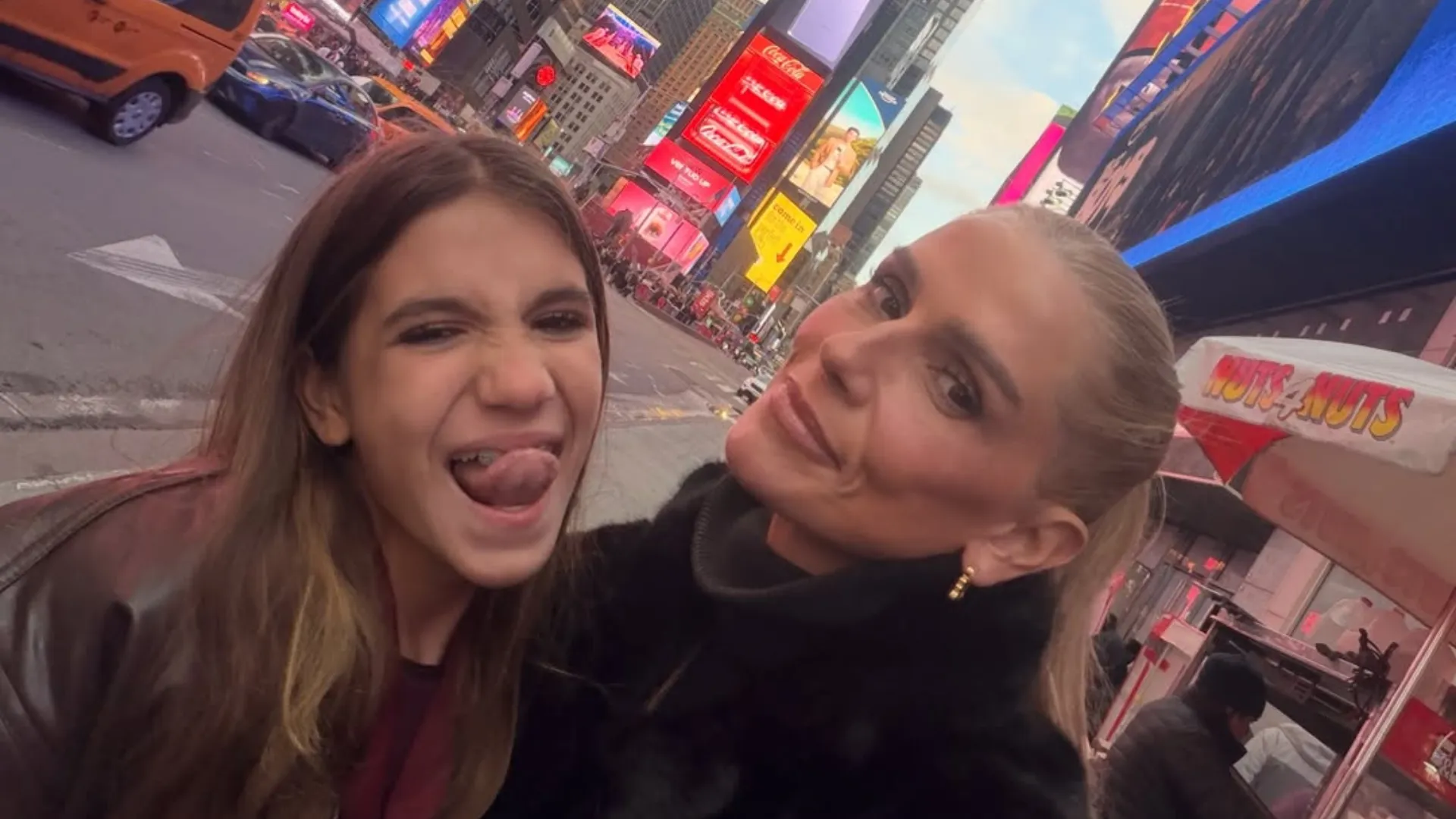 Deborah Secco em Nova Iorque curte passeio com a filha - Imagem do artigo