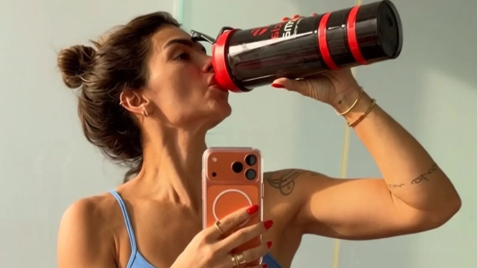 Kelly Key pós-treino: cantora exibe barriga em selfie - Imagem do artigo