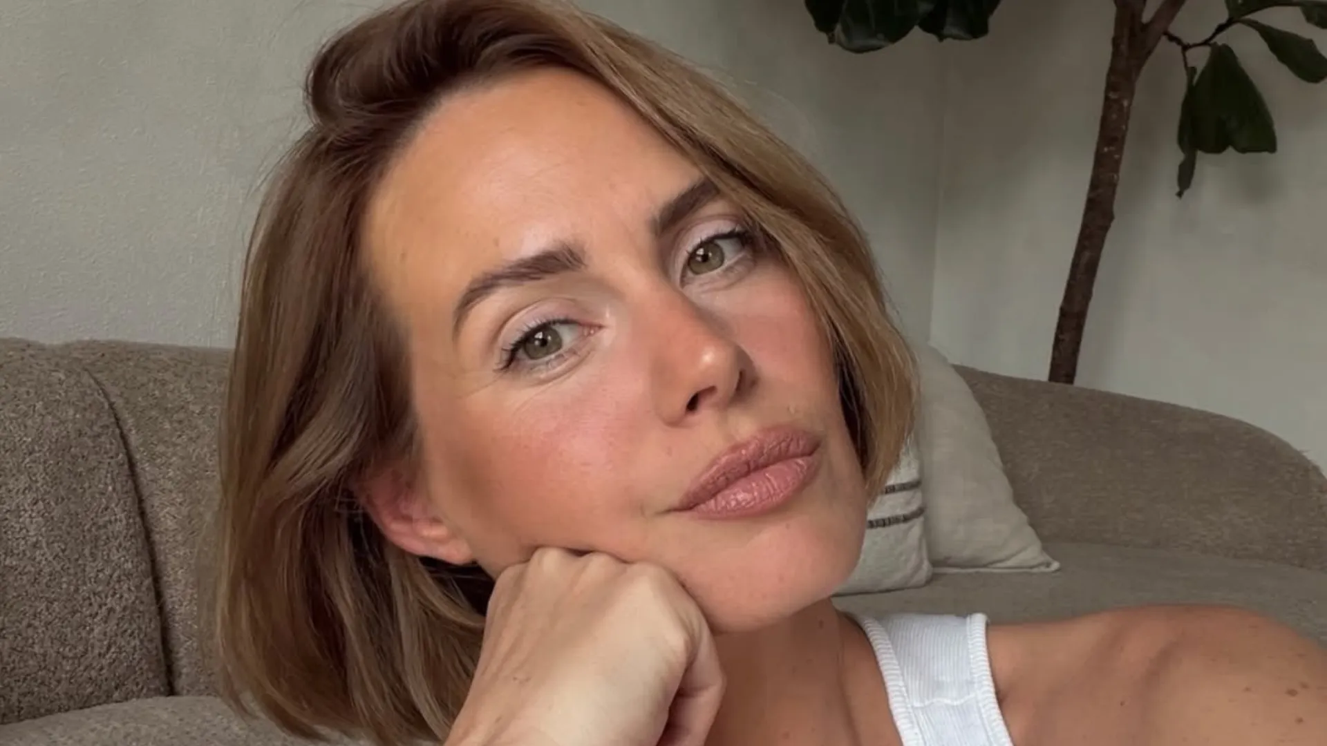 Blush marrom: 5 opções que dominam a beleza de outono - Imagem do artigo