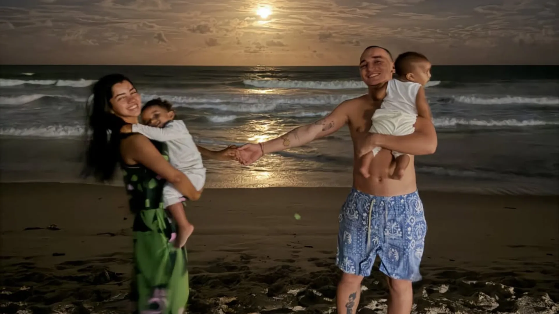 Ary Mirelle exibe álbum de fotos na praia com a família - Imagem do artigo