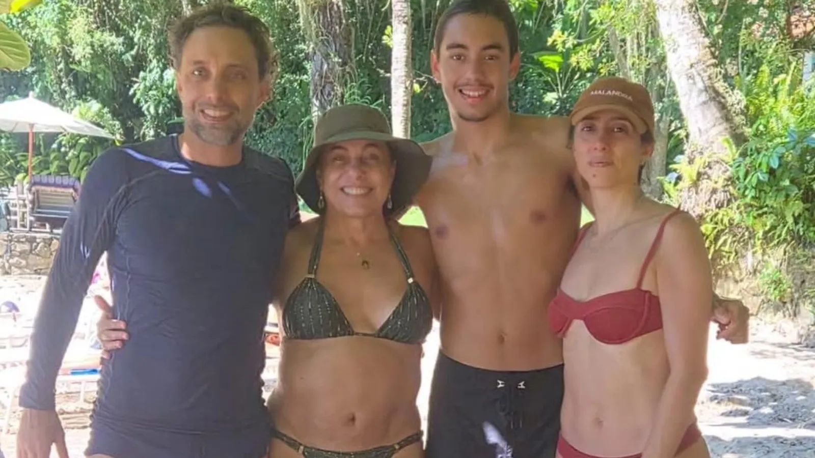 Cissa Guimarães de biquíni inicia o fim de semana em praia - Imagem do artigo