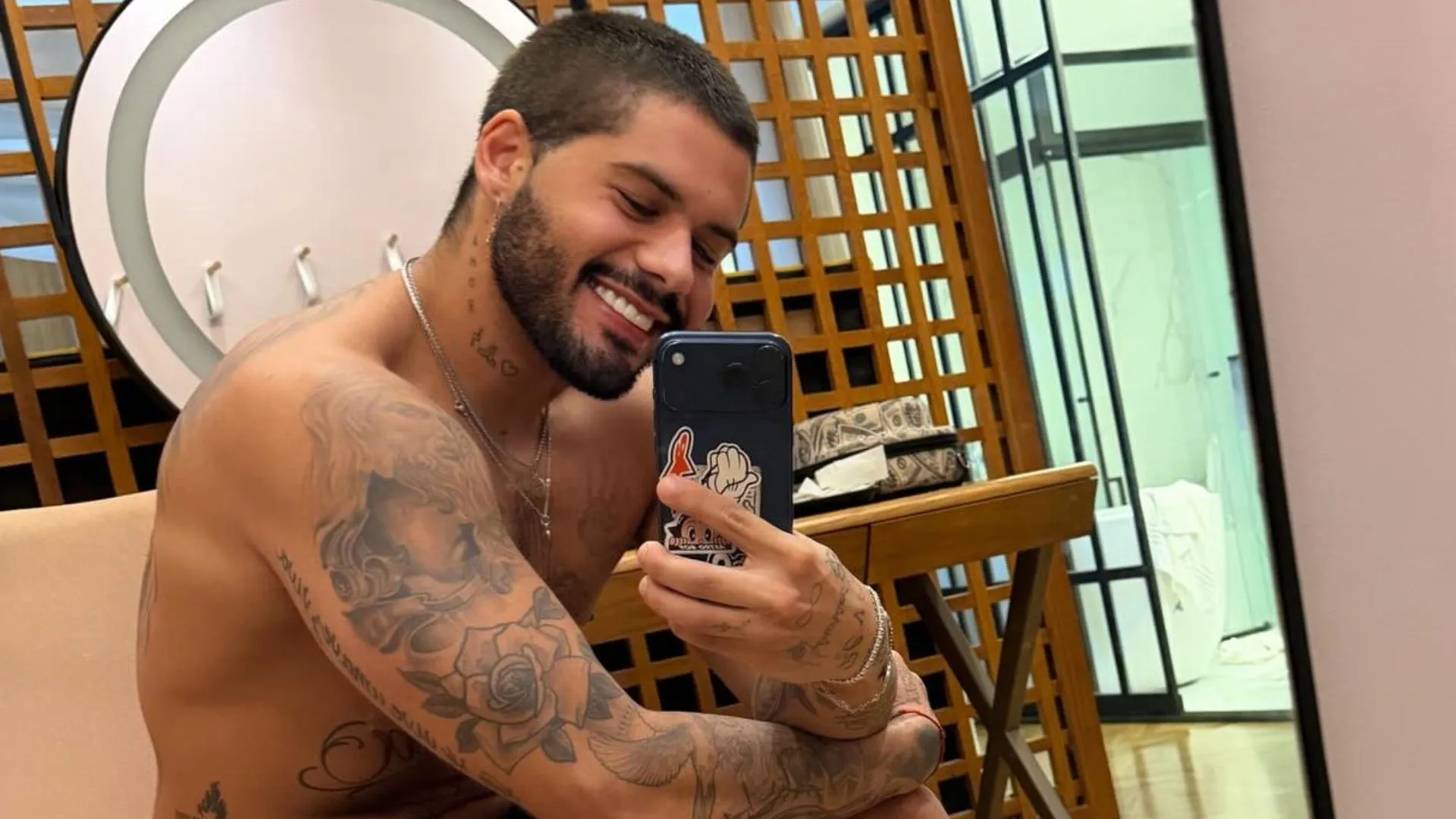 Zé Felipe nega namoro secreto e confirma que está solteiro - Imagem do artigo