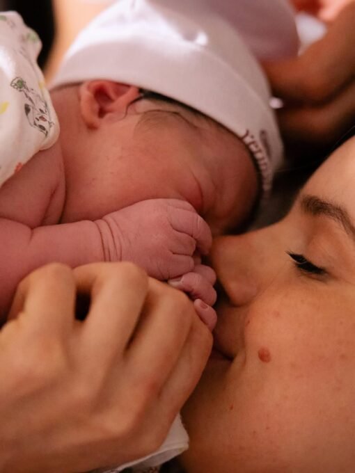 Camila Queiroz publica fotos da filha Clara em declaração - Imagem do artigo original