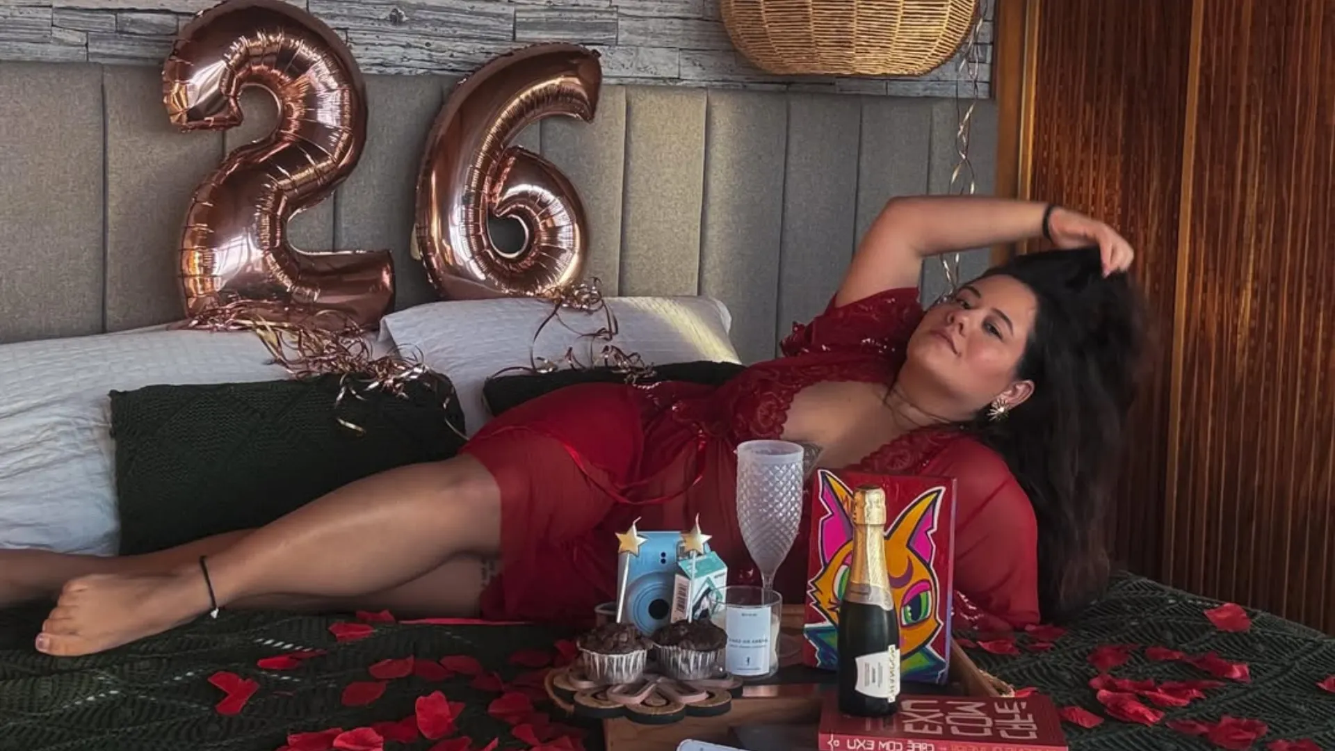 Karol Lannes lingerie: atriz celebra 26 anos em fotos - Imagem do artigo