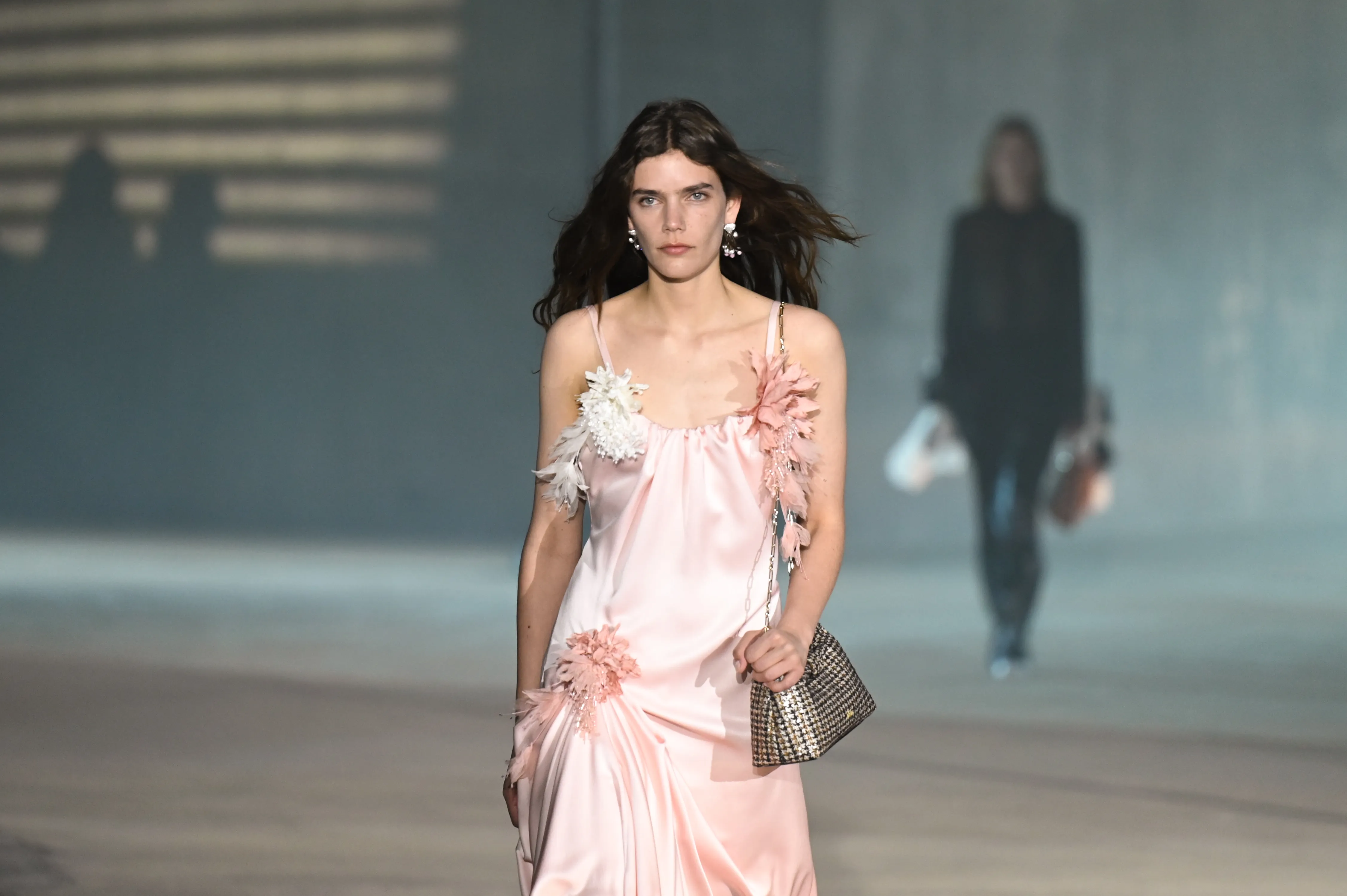 Dior Cruise 2027 revisita Hollywood em coleção de Anderson - Imagem do artigo