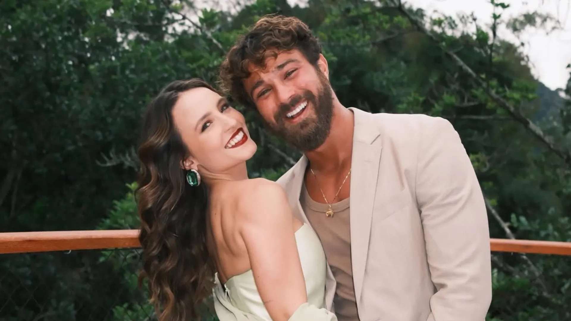 Larissa Manoela celebra casamento de amigos em fotos - Imagem do artigo