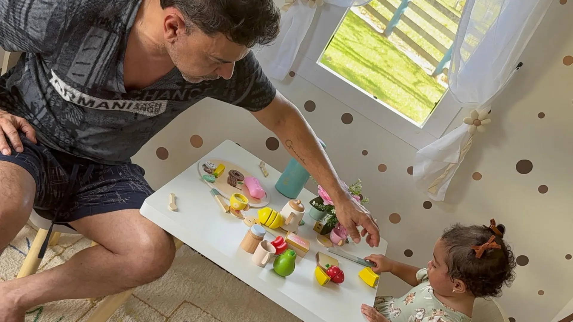 Graciele Lacerda exibe Zezé Di Camargo com filha Clara - Imagem do artigo