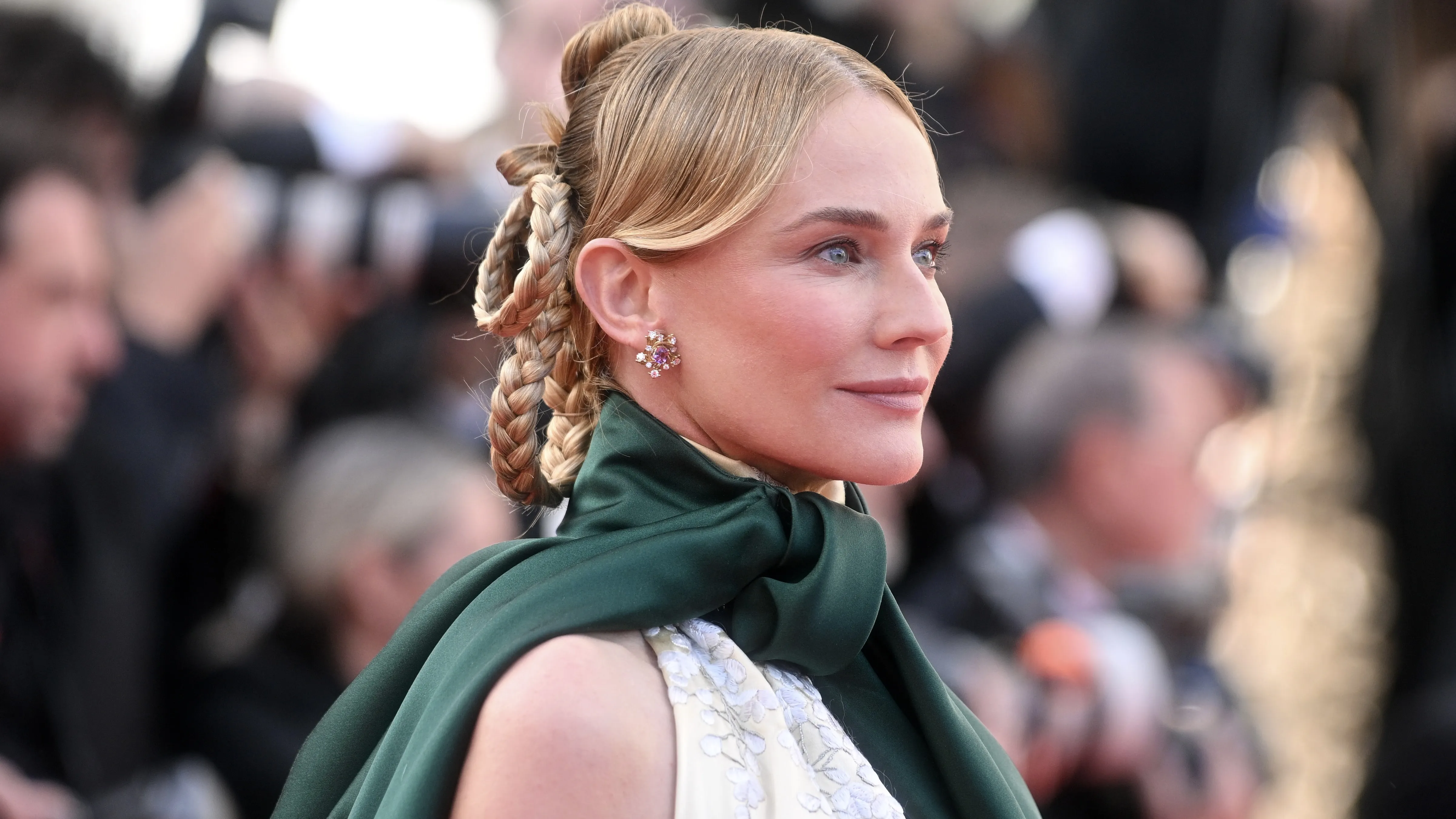 Penteados Cannes 2026: 7 looks para copiar agora - Imagem do artigo