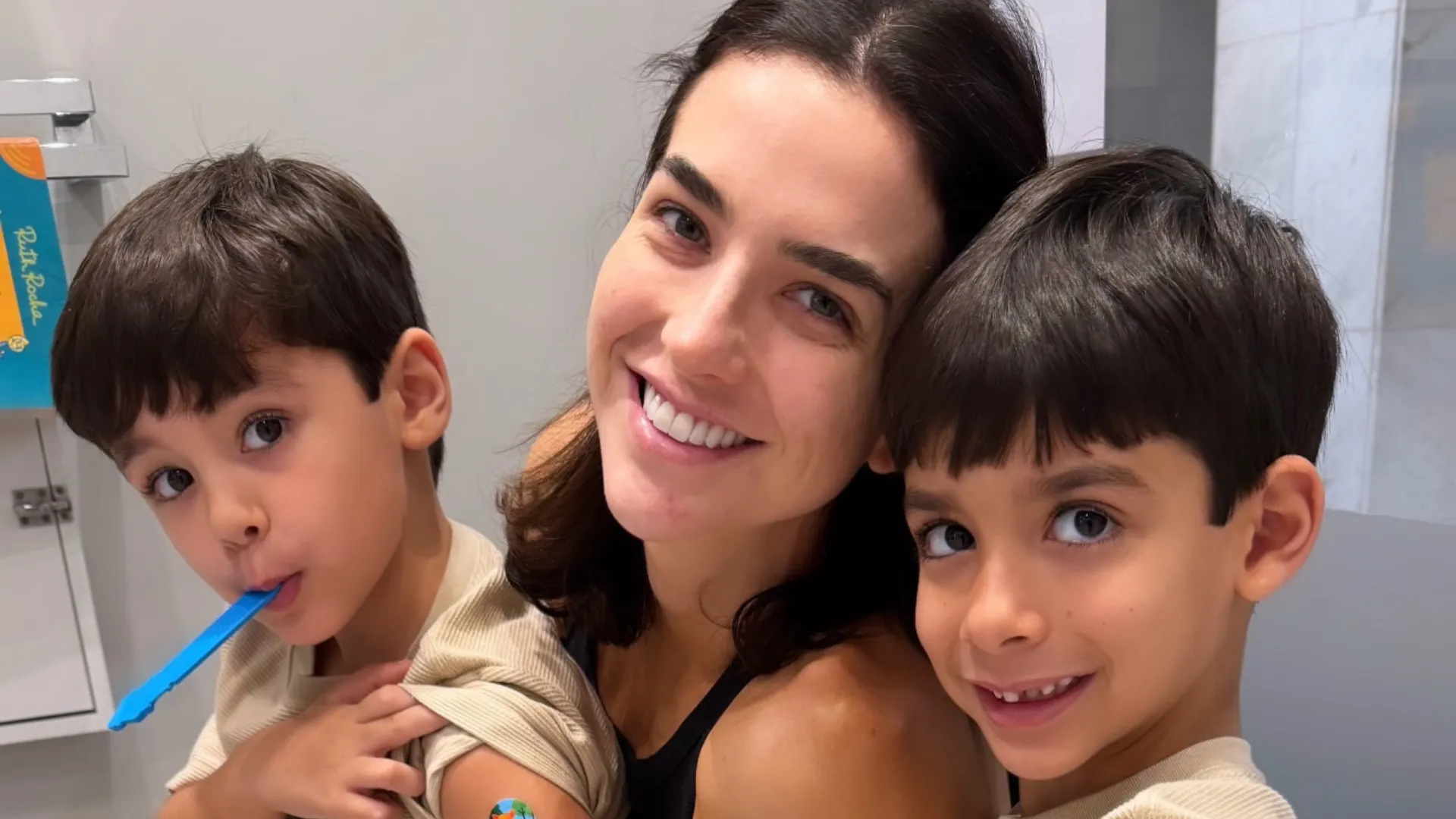 Duda Fournier relata dor em vacina da gripe com filhos - Imagem do artigo