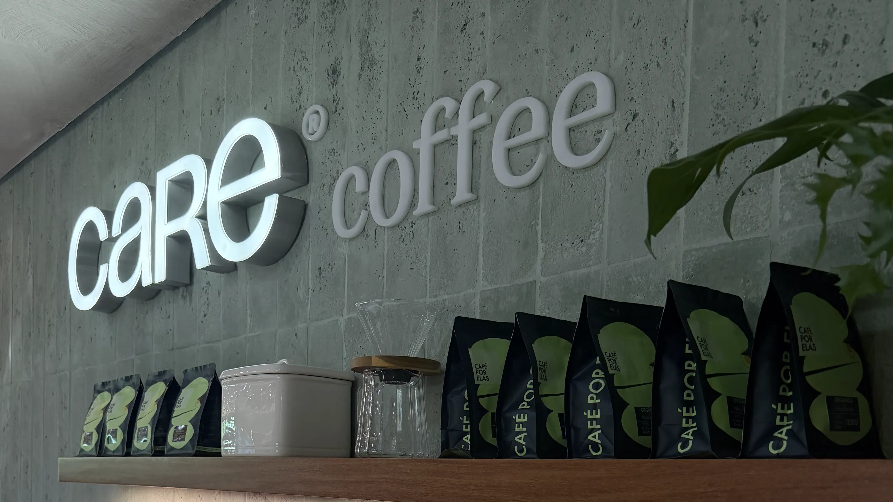 CARE inaugura flagship com café e experiência na Oscar Freire - Imagem do artigo