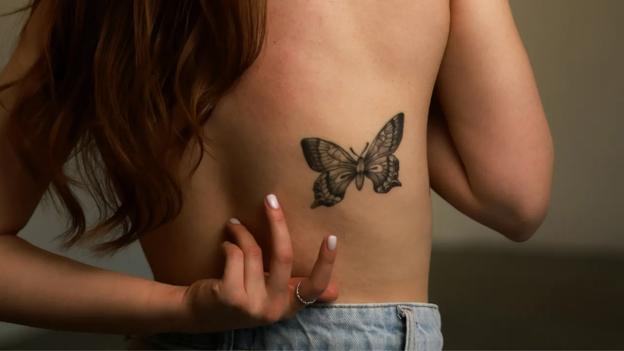 Tatuagem de borboleta vira alvo de discurso misógino - Imagem do artigo