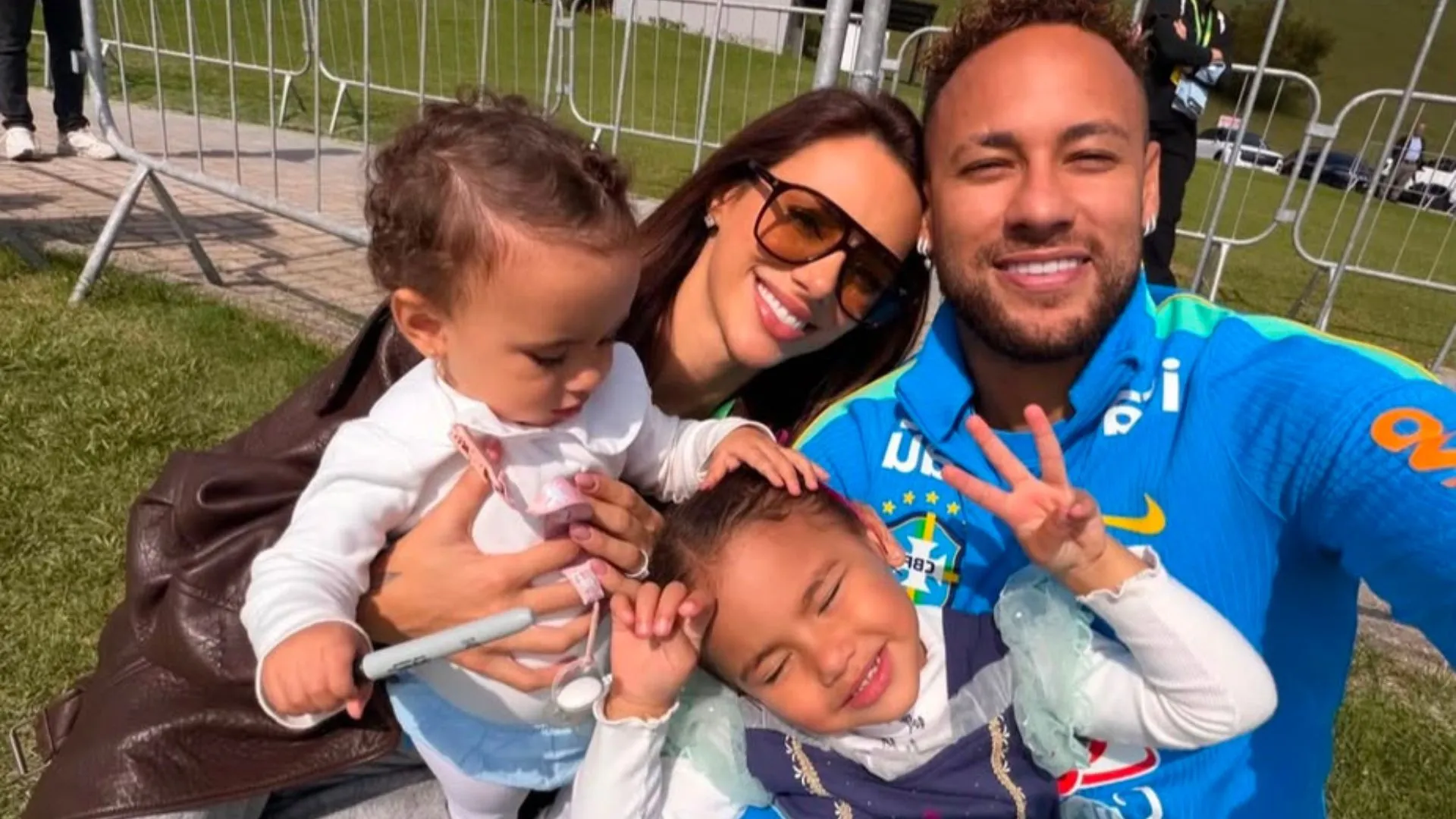 Bruna Biancardi exibe filhas com Neymar na Granja Comary - Imagem do artigo