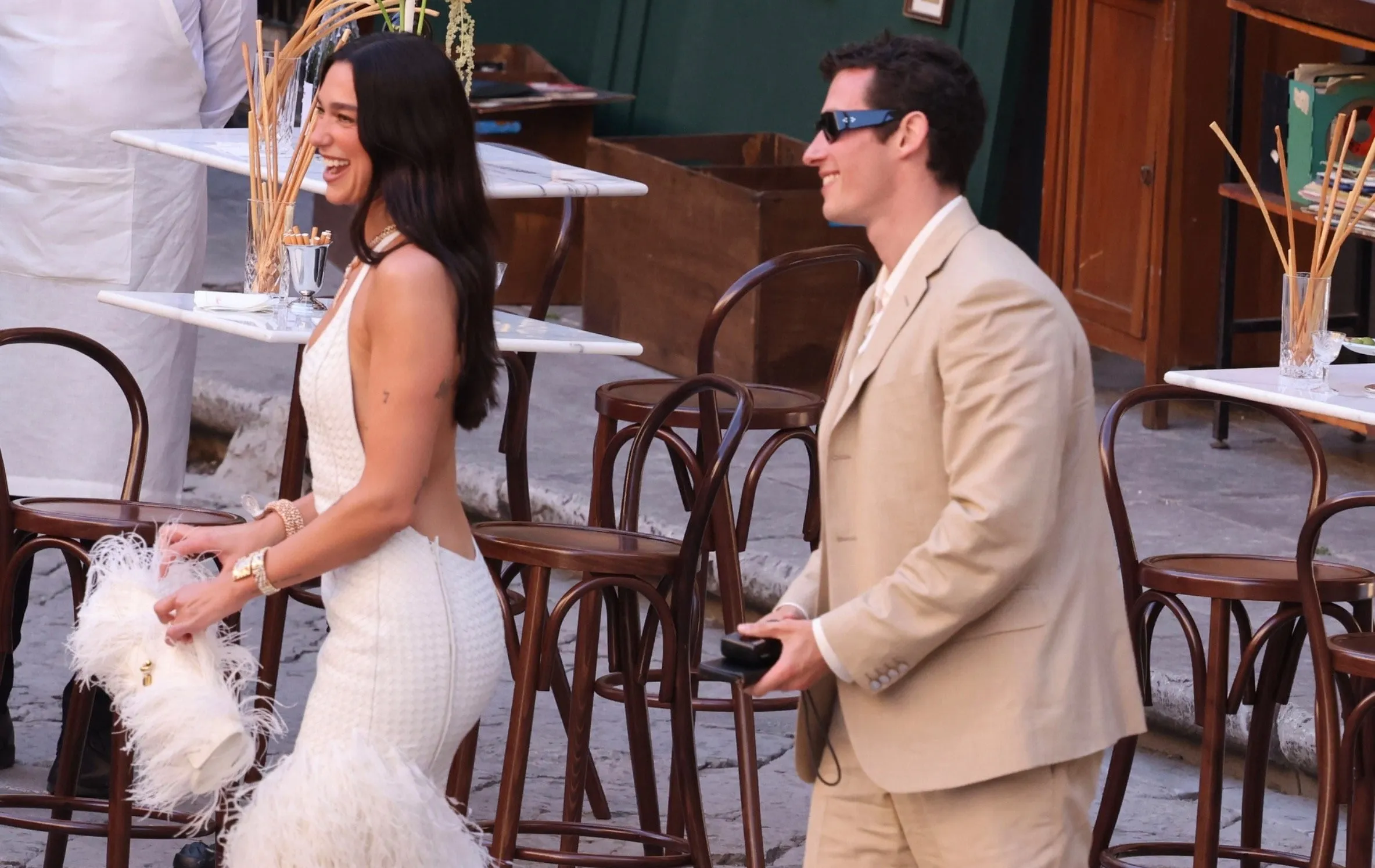 Dua Lipa veste vestido de noiva de couro em festa na Sicília - Imagem do artigo