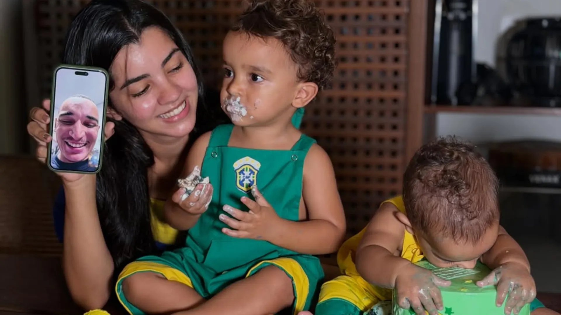 Ary Mirelle celebra mêsversário de Joaquim com tema Copa - Imagem do artigo
