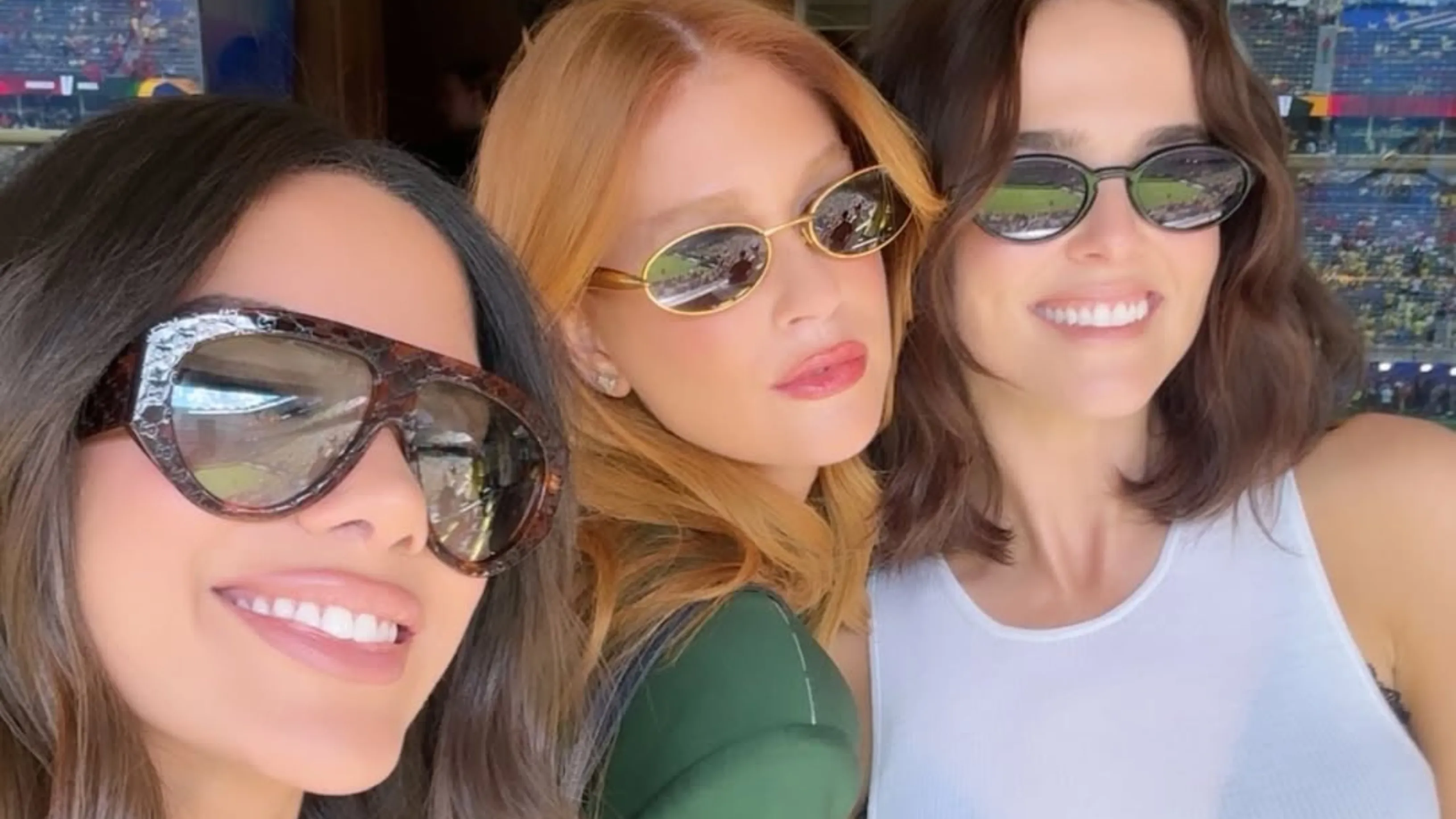 Zoey Deutch vai a jogo do Brasil e vira brasileira por um dia - Imagem do artigo