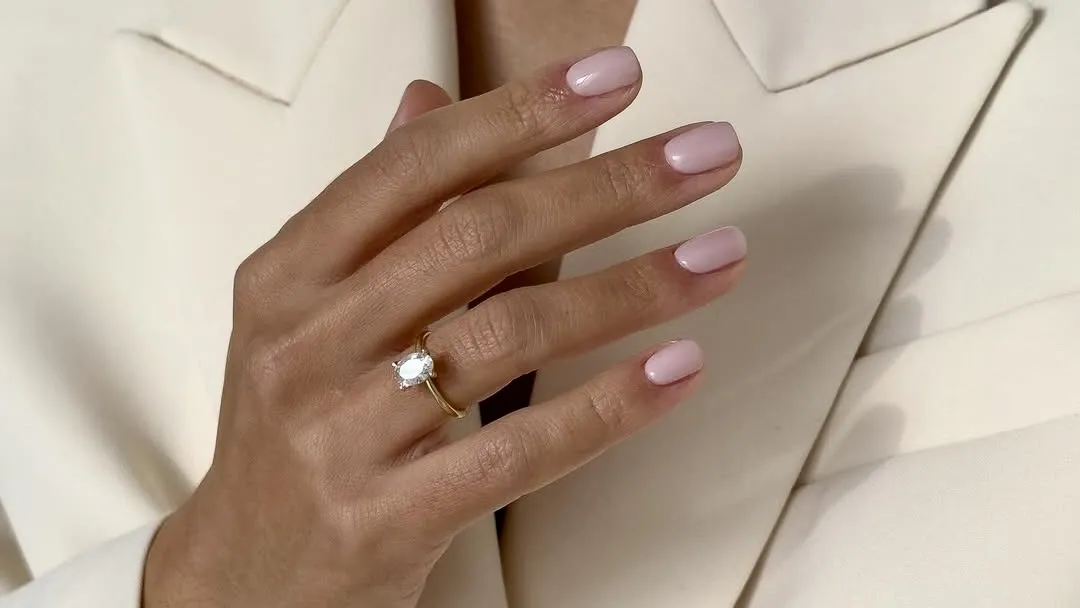 Esmaltes nude: 4 tons chiques e elegantes para o inverno - Imagem do artigo