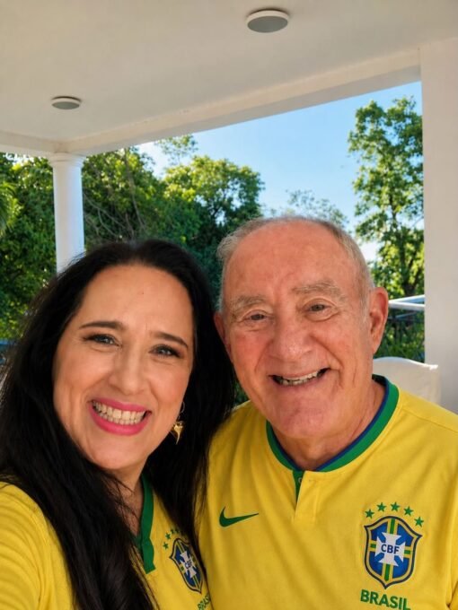 Renato Aragão faz selfie com camisa do Brasil na Copa - Imagem do artigo original